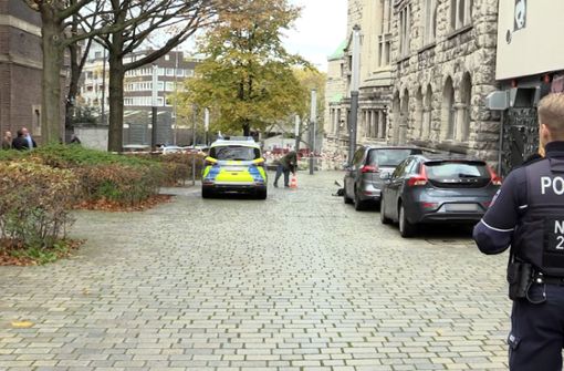 Die Polizei sucht einen Tatverdächtigen nach Schüssen in Essen. Foto: dpa/Justin Brosch