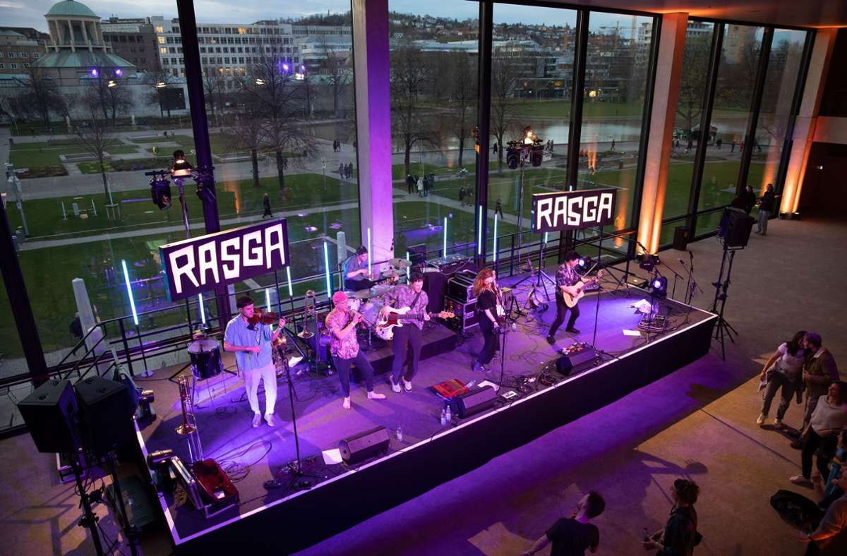 Im Landtag ließen sich die Besucher von Live-Musik mitreißen – zum Beispiel von der Gruppe RasgaRasga.