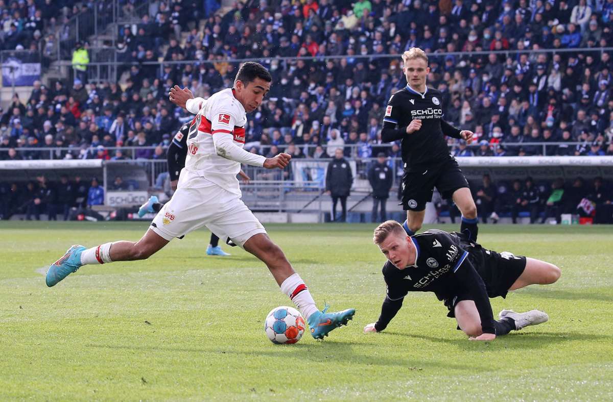 Eine der vielen guten Chancen: Tiago Tomas verpasst einen Treffer für den VfB in Bielefeld.