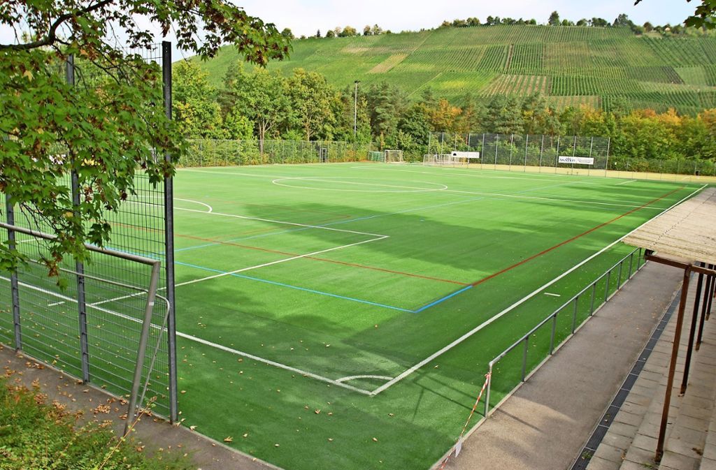 UhlbachHeimspiel gegen die SG Untertürkheim sollte schon auf dem neuen Spielfeld  stattfinden: TSV-Kunstrasen vor Freigabe