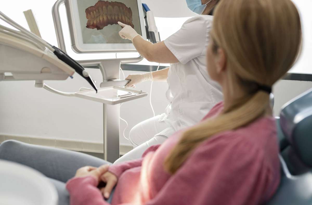 Hohe Behandlungskosten vermeiden: Wie man  seine Zähne am besten versichert