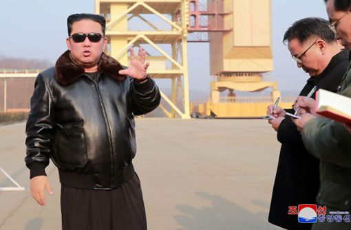 Kim Jong Un beim Besuch des Sohae-Satellitenstartgeländes in Cholsan. Foto: dpa
