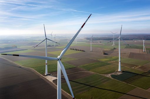 Bis zu 1000 neue Windenergieanlagen wollte die grün-schwarze Landesregierung in Baden-Württemberg bauen. Das Ziel aber scheint kaum noch realisierbar. Foto: imago/Arnulf Hettrich