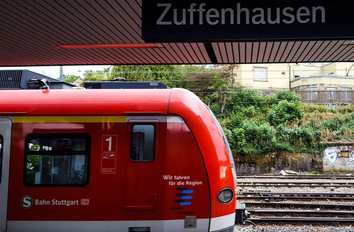 Vorfall in S-Bahn Richtung Zuffenhausen: Mitfahrer mit Eisenstange verletzt