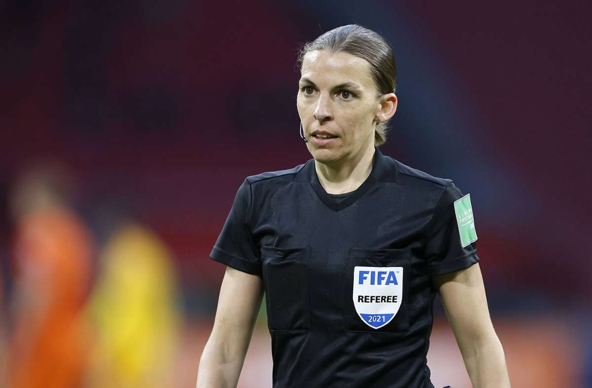 Stéphanie Frappart wird als erste Schiedsrichterin ein Spiel bei einer Männer-WM leiten.