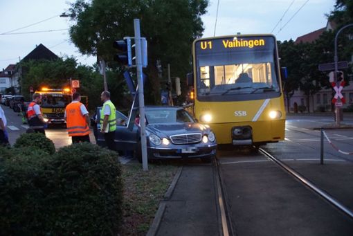 8.8.2018 Auto gegen Stadtbahn in Stuttgart-Süd: Eine Person verletzt. Foto: SDMG