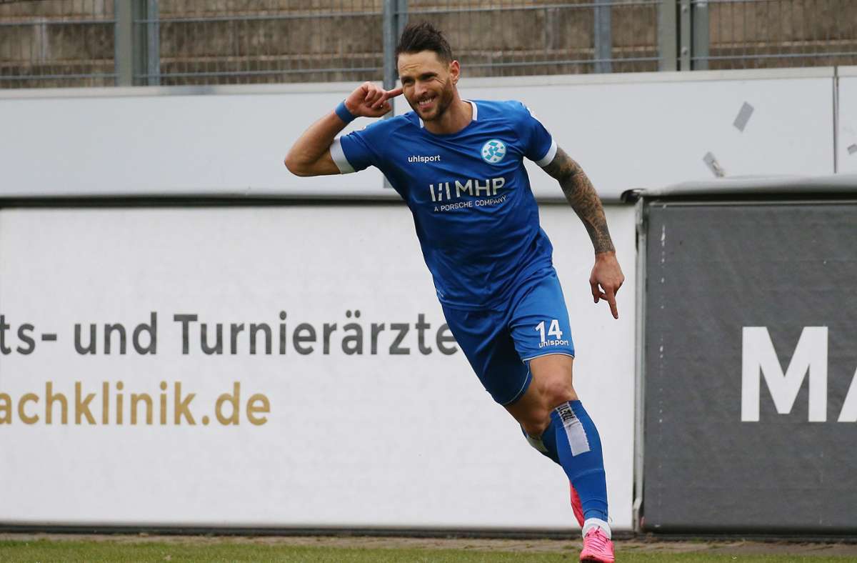 Markus Obernosterer von den Stuttgarter Kickers traf zum 1:0. Foto: Pressefoto Baumann