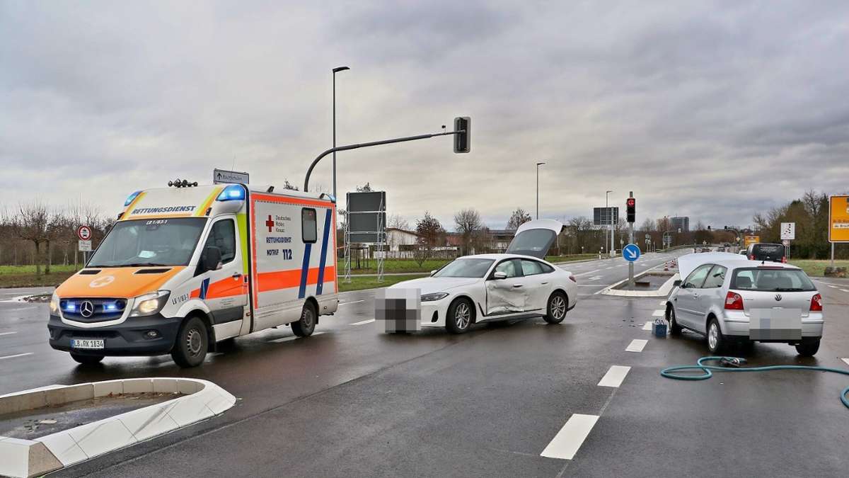 Unfall in Bietigheim-Bissingen: Rotlicht missachtet  – Autofahrerin verletzt
