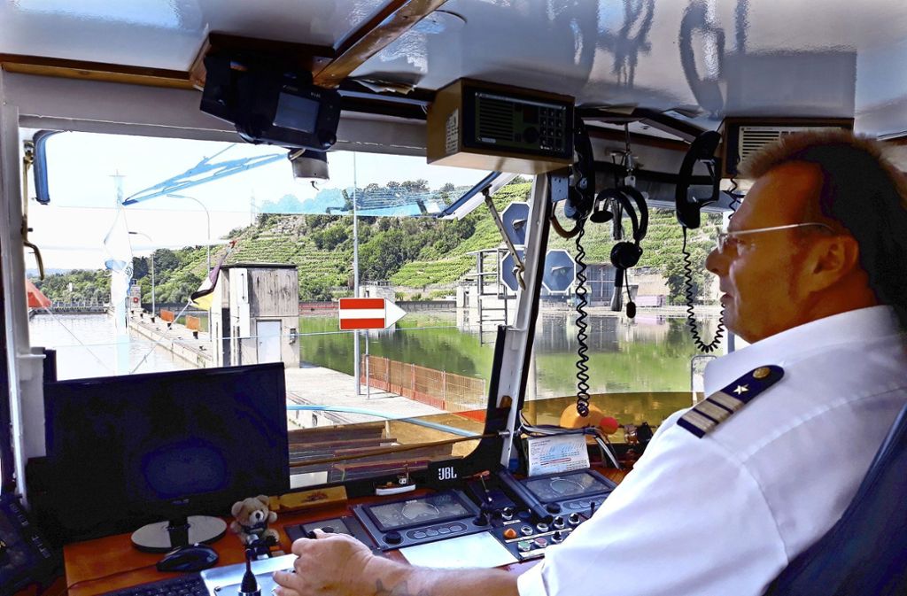 Schiffsführer Jürgen Raff bringt Gäste mit der „Wilhelma“ nach Marbach: Leinen los auf dem Neckar