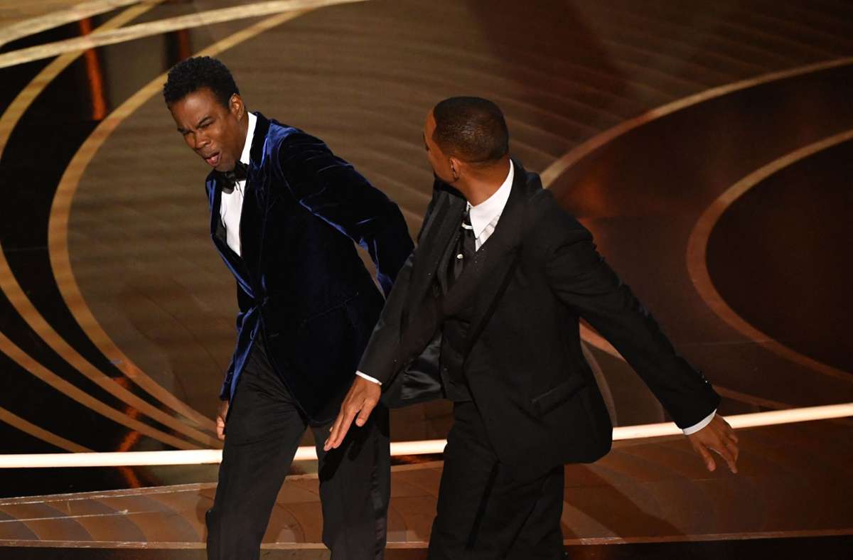 Will Smith stürmte auf die Oscar-Bühne und ohrfeigte Chris Rock (links).