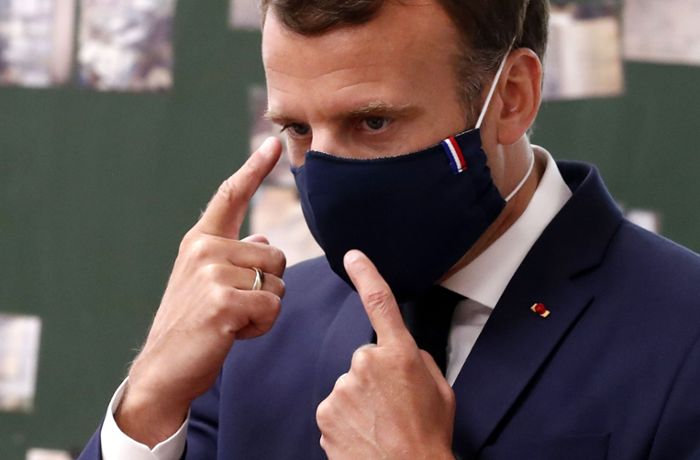 Macron erntet Spott wegen Maske: Das kleine Schwarzblaue des Präsidenten