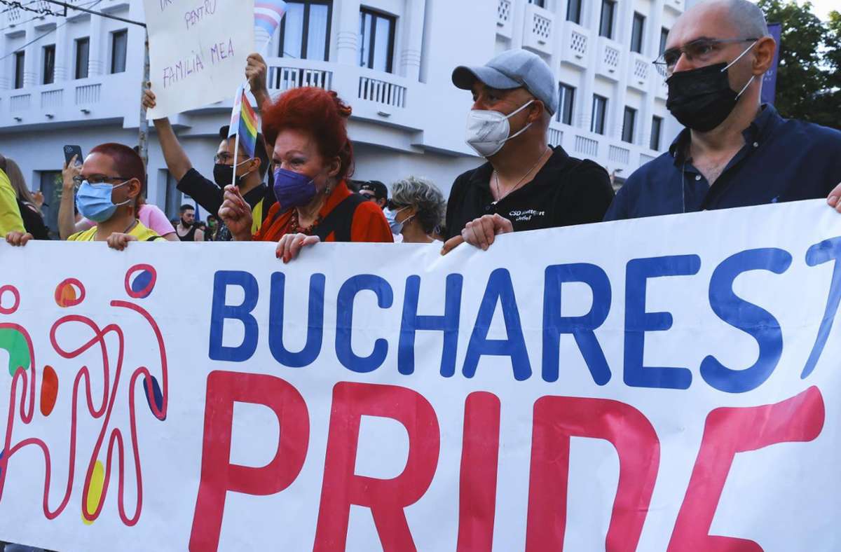 Stuttgarter CSD beim Bukarest Pride: Unterm Regenbogen vereint  beim Marsch in die Normalität