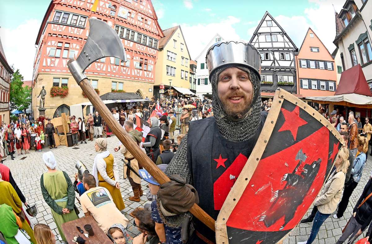 In der Stadt waren auch Ritter in Kettenhemden samt Streitaxt und Schild zu bestaunen.