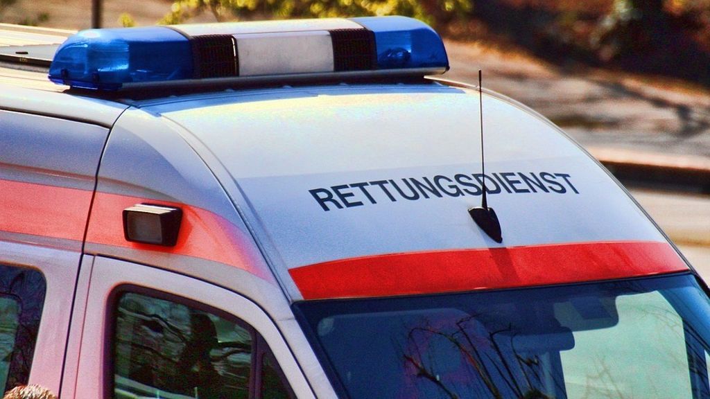 Etwa 25.000 Euro Schaden: Stuttgart-Nord: Auto kollidiert mit Stadtbahn