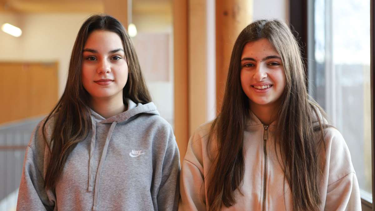 Senna Nur Erarslan und Ema Kerqota, Schülerinnen: „Wir fühlen uns nach wie vor willkommen“
