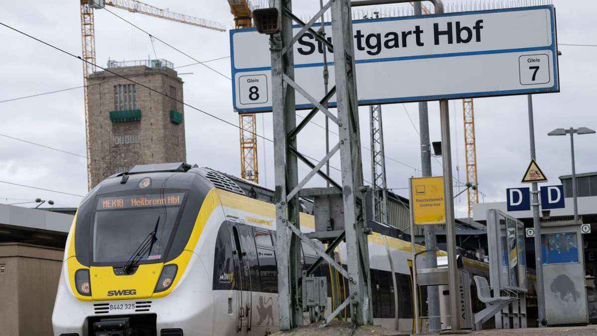 In Stuttgart und im Zug: Keine Fahrt nach Venedig: Mann rastet  mehrfach aus