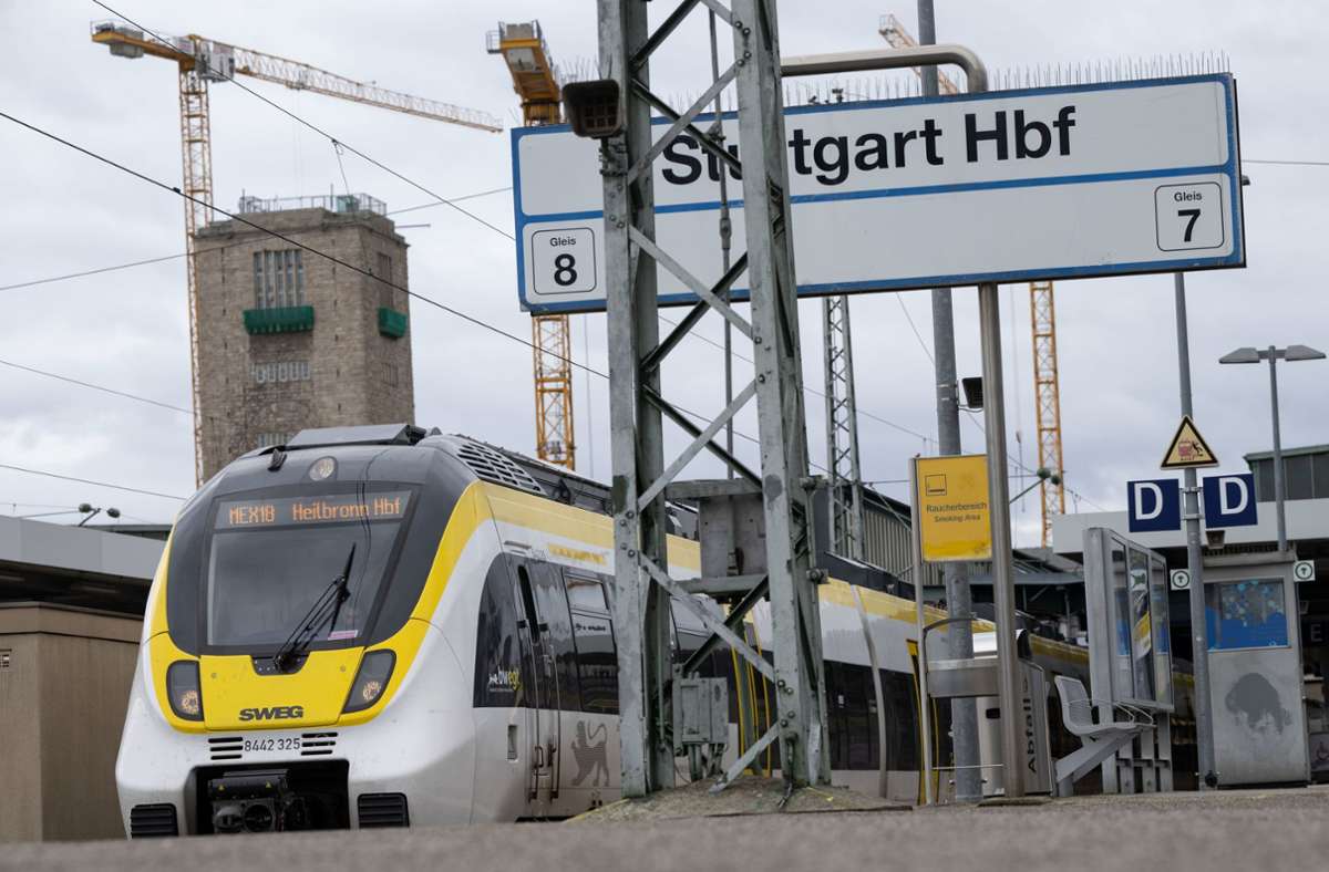 In Stuttgart und im Zug: Keine Fahrt nach Venedig: Mann rastet  mehrfach aus