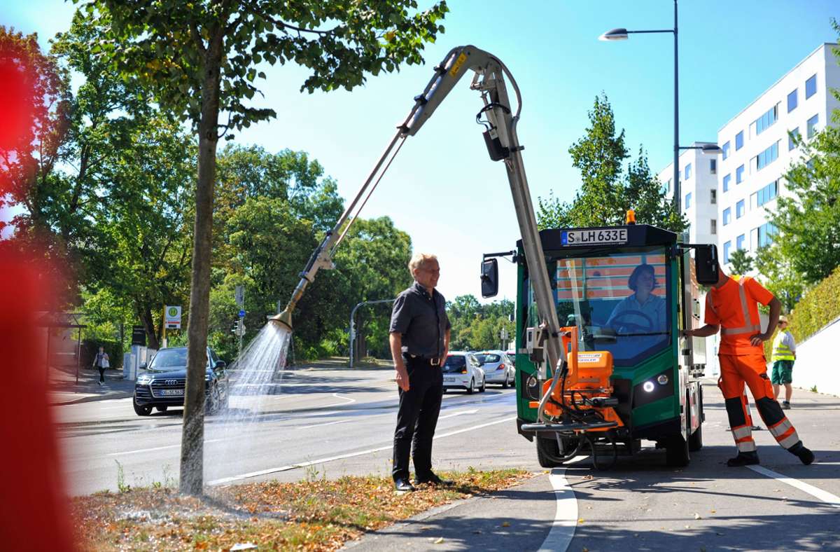 Probleme mit der Trockenheit in Stuttgart: Neue Gießfahrzeuge sollen den Stadtbäumen helfen