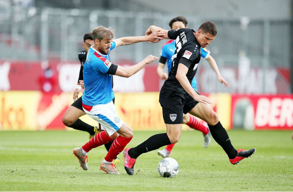 In seinem letzten Spiel für den VfB werden sich alle Blicke auf  Mario Gomez (rechts) richten.