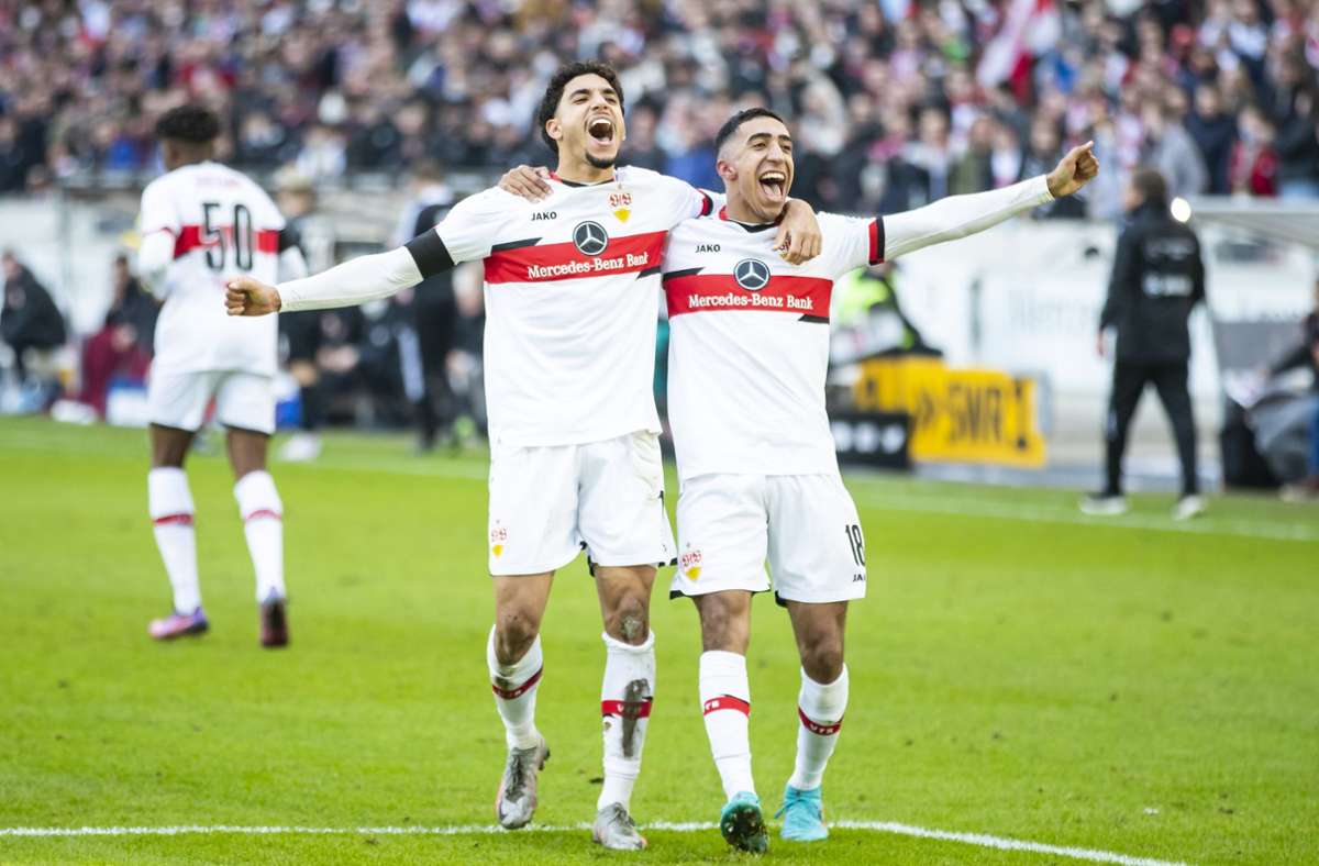 Glücklich vereint: Die beiden Torschützen Omar Marmoush (links) und Tiago Tomas vom VfB Stuttgart.