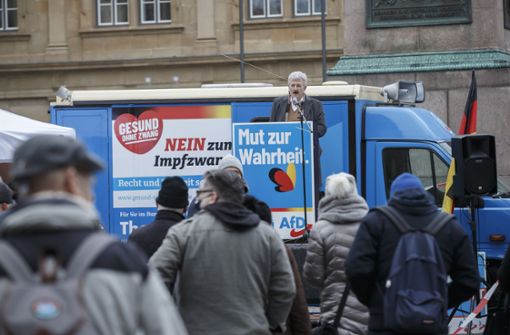 Die AfD protestierte auf dem Schillerplatz. Foto: Lichtgut/Julian Rettig