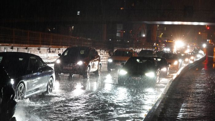Starkregen sorgt für Überschwemmung am Hauptbahnhof