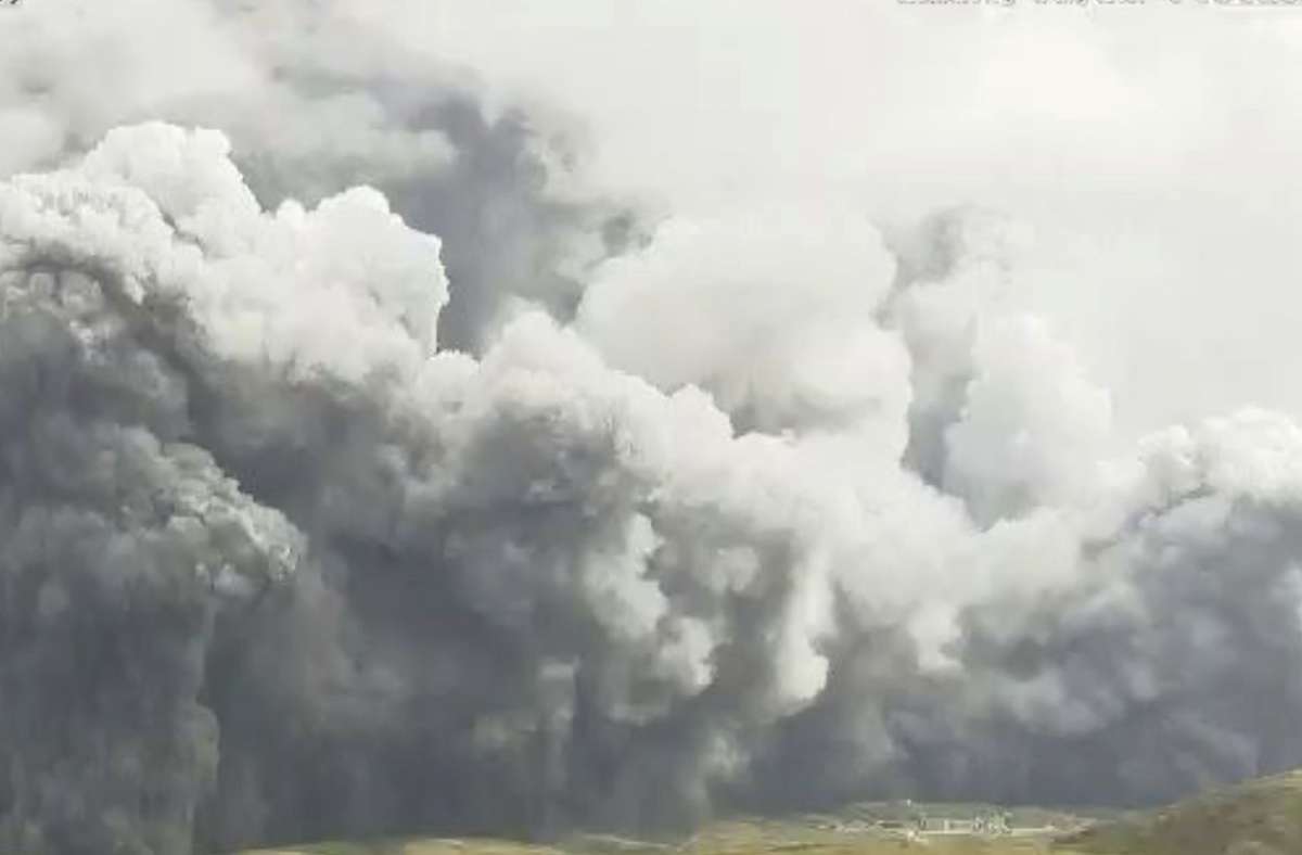 Bei der Eruption türmten sich  dicke Aschewolken auf. Foto: dpa/--