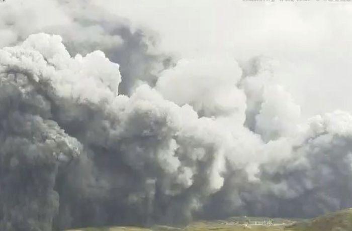 Japan: Vulkan Aso ist ausgebrochen