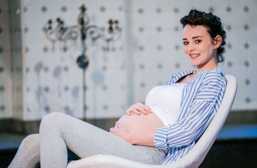 Ihre Frauenärztin hat es nicht für möglich gehalten: Nach einer Chemotherapie ist das Model Laura Bräutigam  schwanger. Foto: Thomas Niedermüller