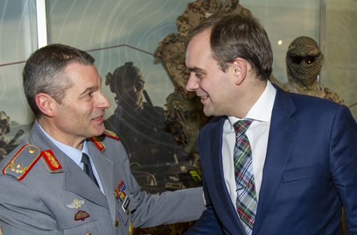 Brigadegeneral Markus Kreitmayr und der Calwer Oberbürgermeister Florian Kling: ein „größeres Miteinander in der Stadt“. Foto: BUND/OSA PAULE