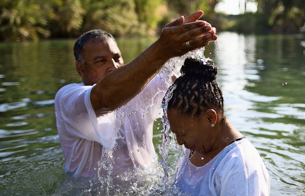 Neue Ordnung wird im Wizemann mit Pool-Taufe umgesetzt – Aufnahme in die Gemeinschaft mit Christus: Taufen wie im Jordan