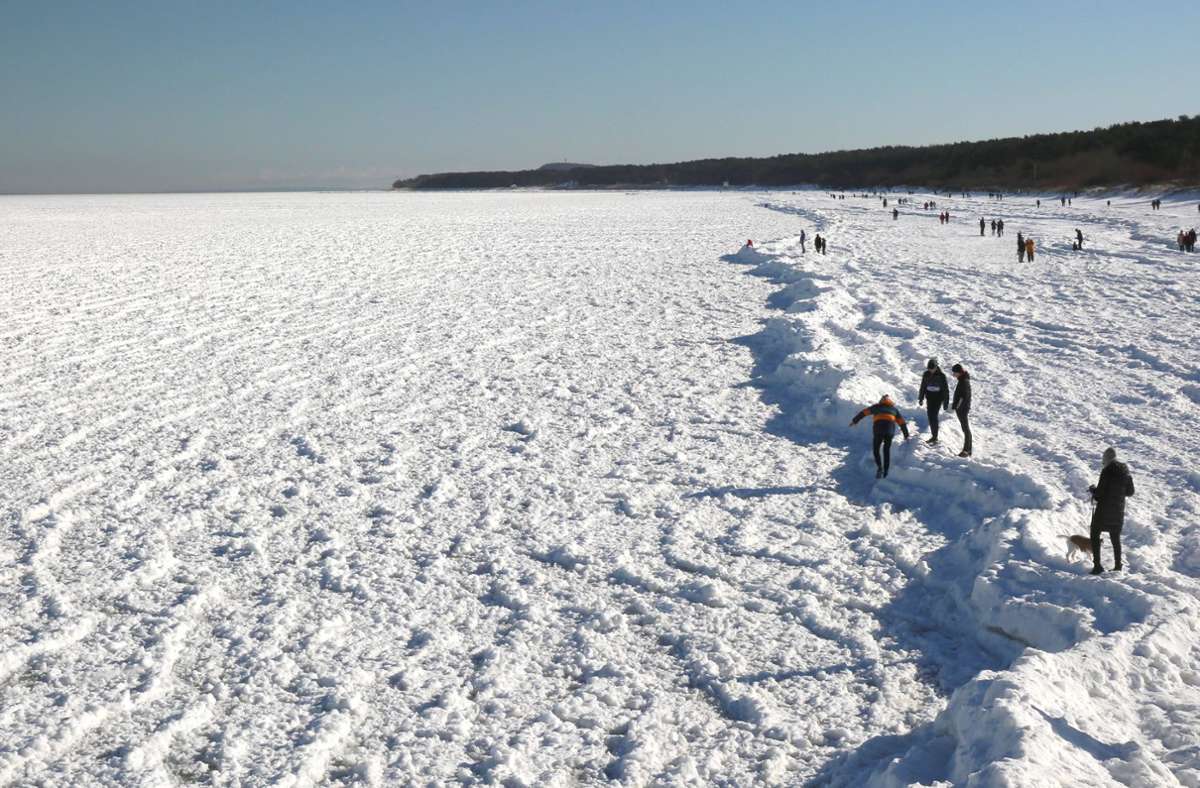Spektakuläre Aufnahmen in Misdroy: Ostsee-Strand in Polen wird zur Eiswüste