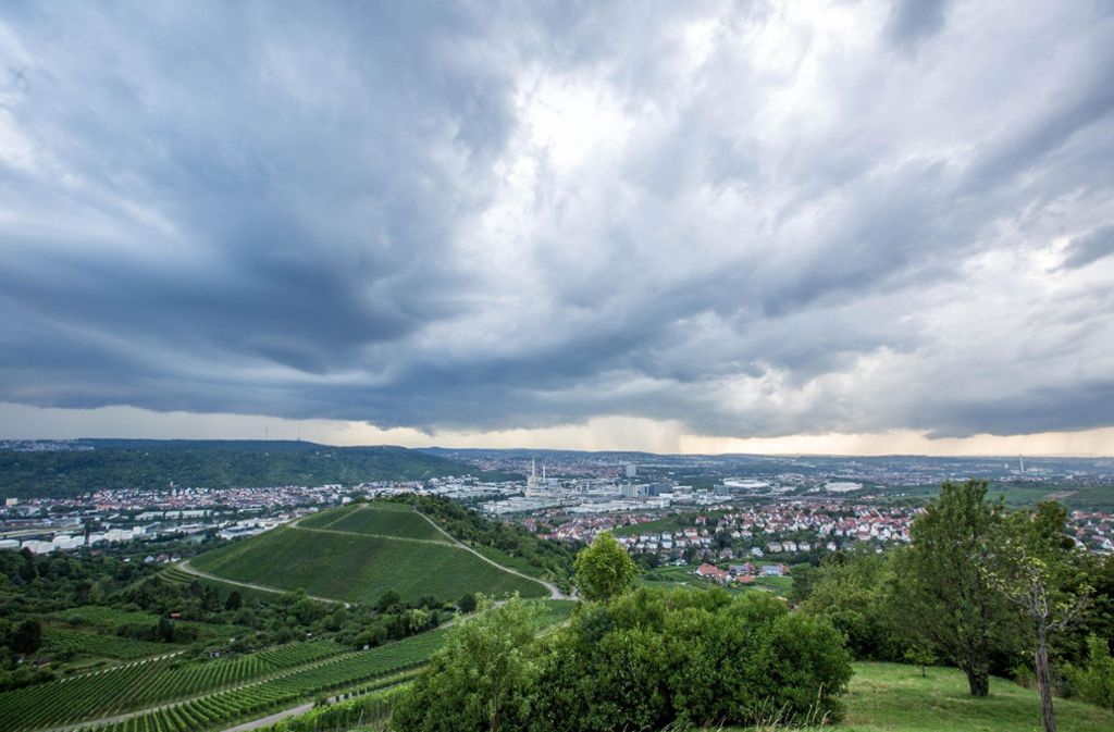 Da braut sich was zusammen: Der Großraum Stuttgart gehört zu den Regionen Deutschlands, in denen sich Blitze am häufigsten entladen.