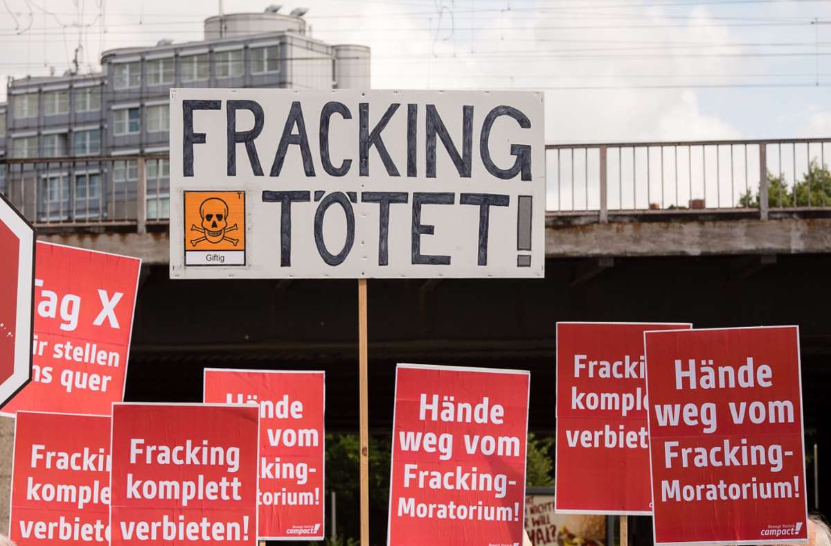Eine Protestkundgebung gegen Fracking in Hannover im Jahr 2016. Foto: dpa/Sebastian Gollnow