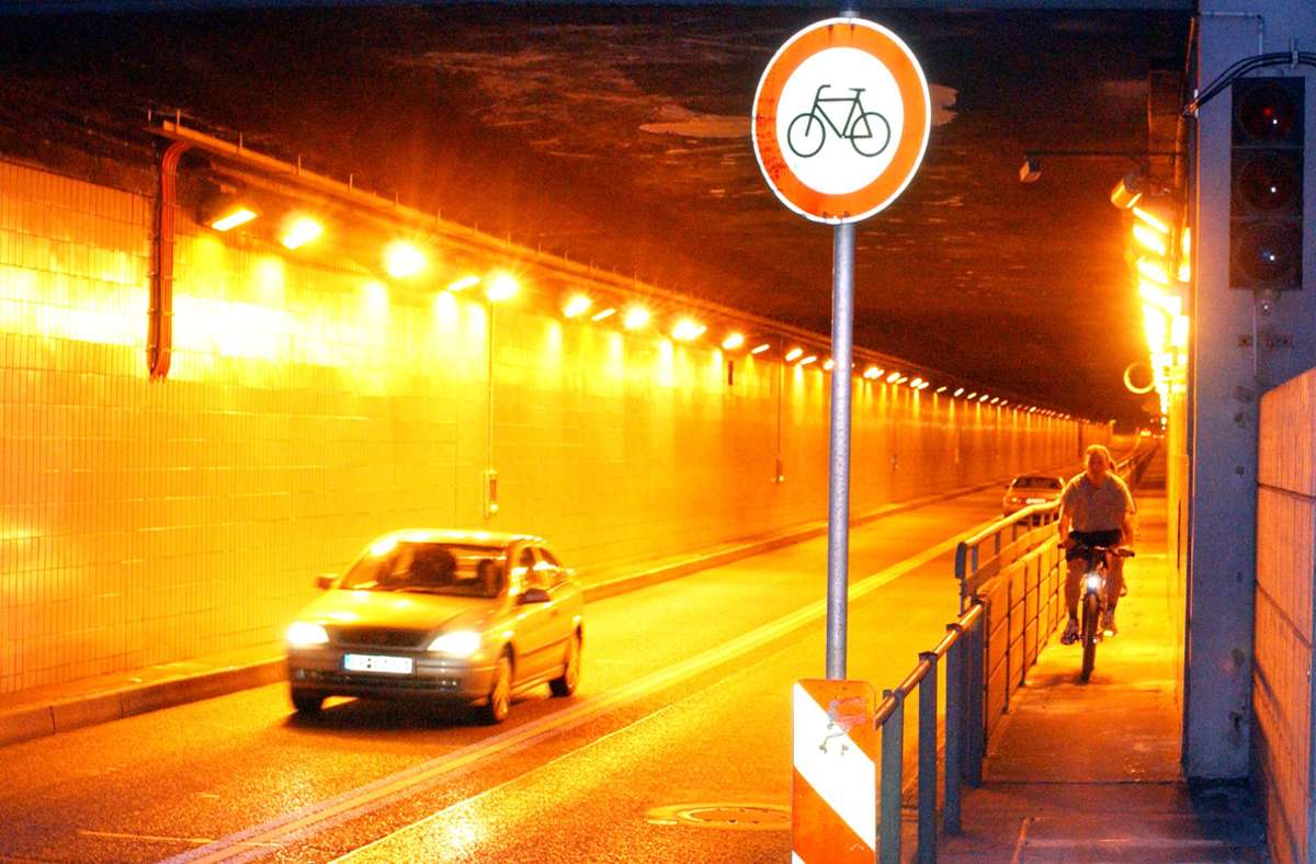 Flughafentunnel bei Stuttgart: Kommt die Sperrung für Autofahrer?