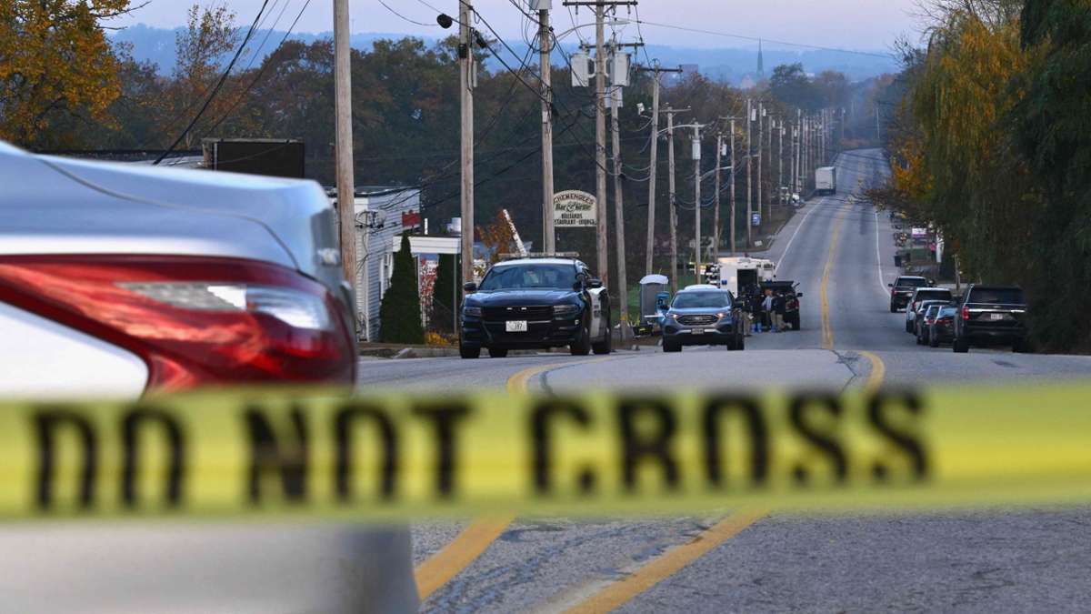 Nach Attacke mit 18 Toten: Großfahndung nach Täter im US-Staat Maine