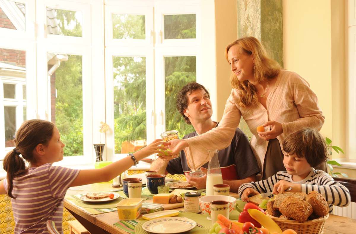 So idyllisch geht es in den meisten Familien beim Frühstück nicht zu. Foto: TK-Pressestelle