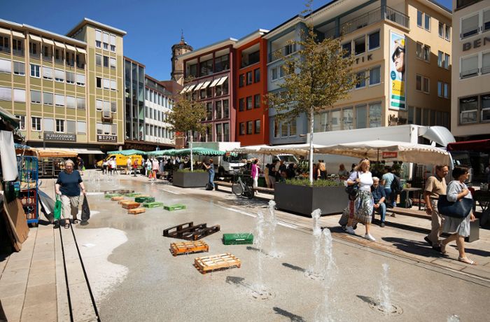 Marktplatz in Stuttgart: Marktbeschicker: Das war der Grund für die Wasser-Blockade am Dienstag