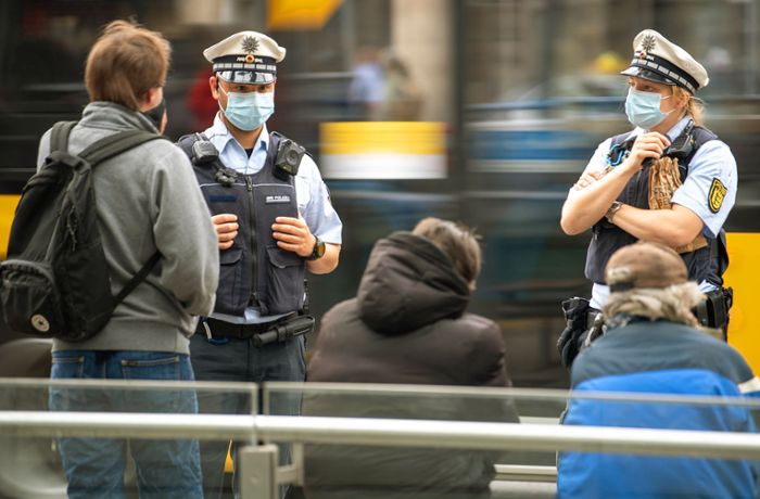 Maskenmuffel in Stuttgart: Ohne Mundschutz in der Stadtbahn – warum kaum kontrolliert wird
