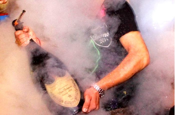 Cannstatter Volksfest: Luxus-Champagner auf dem Wasen in der Kritik