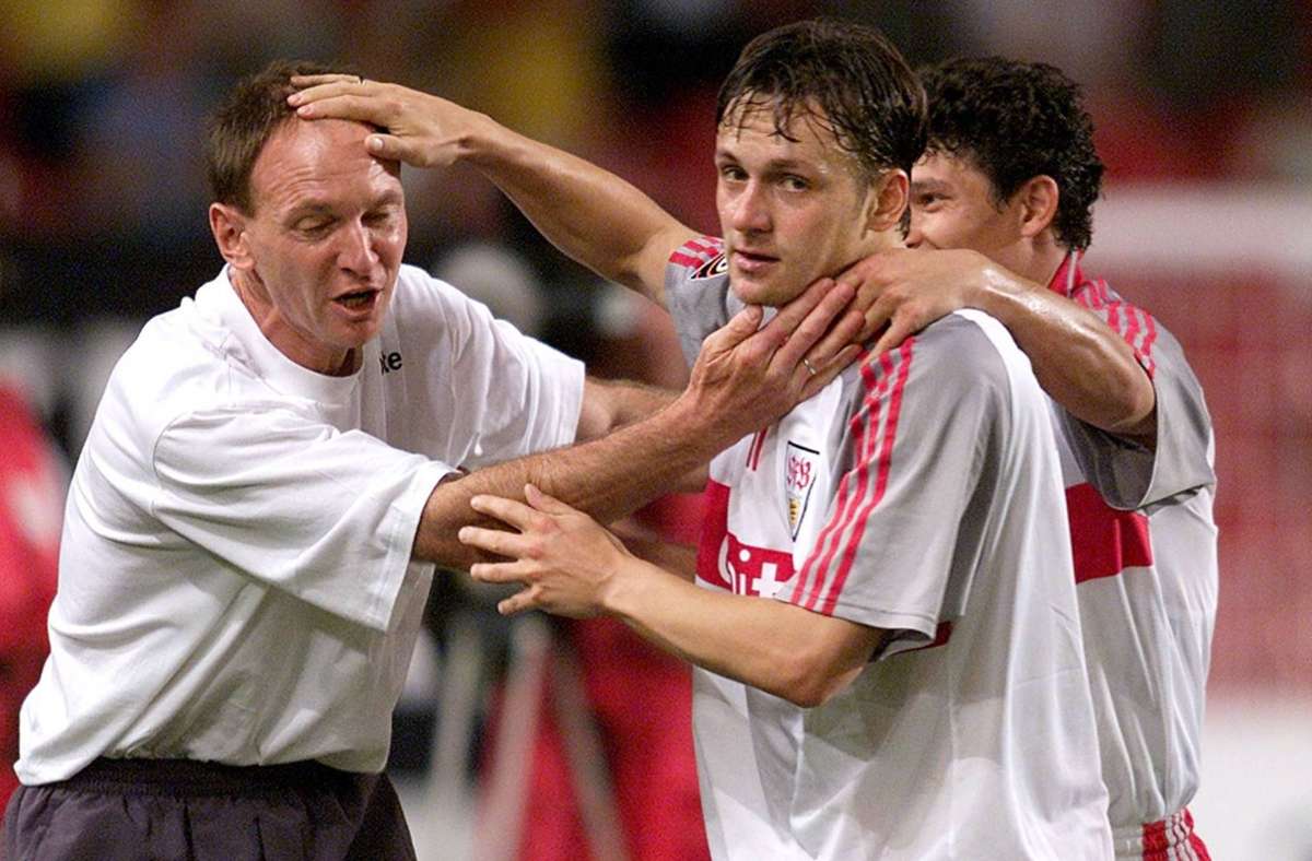 Saison 2000/01: zweiter Spieltag, 4:1 gegen Bayer Leverkusen (v. li. Co-Trainer Peter Starzmann , Heiko Gerber, Krassimir Balakov).