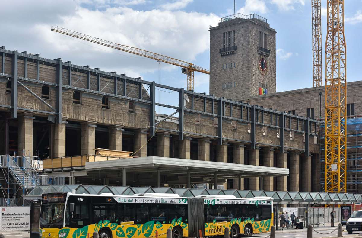 Bauarbeiten am Hauptbahnhof Stuttgart: Lücke nach Fassadensturz bleibt weiterhin sichtbar