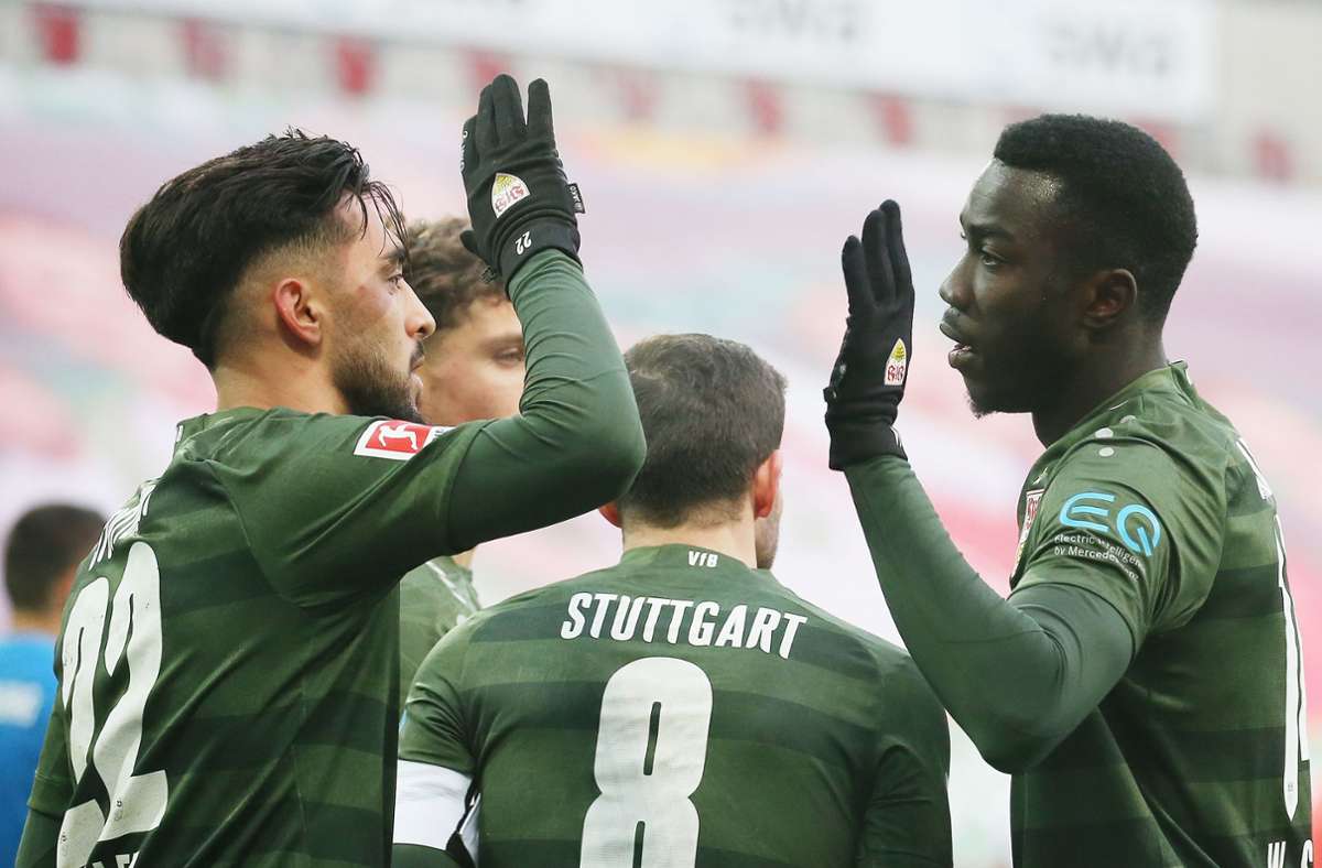 Der VfB hat gegen ein streckenweise überfordertes Team aus Augsburg mit 4:1 gewonnen.