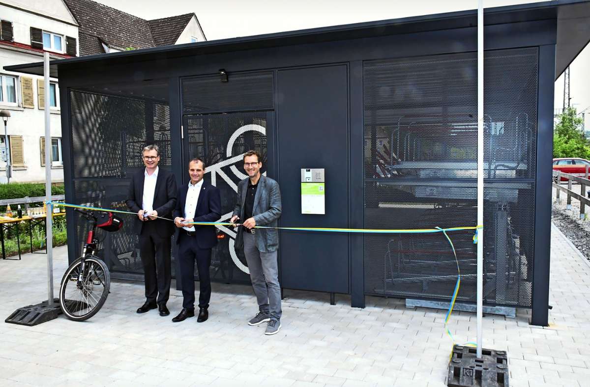 Bahnhof Plochingen: Sicherer Ort für 74 Fahrräder eingeweiht