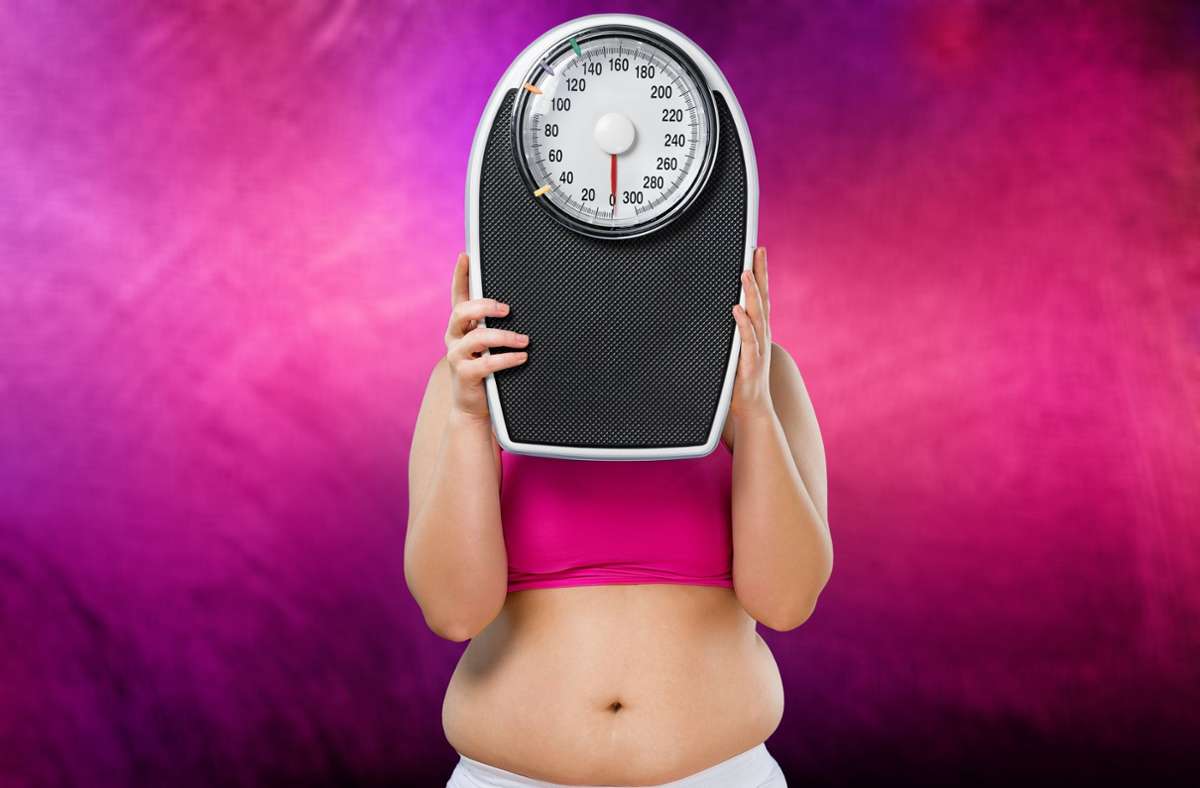 Ein bisschen rund – na und?! Und sogar: gesund! Wer ein bisschen mehr Fett  um Bauch und Hüften mit sich herumträgt, hat laut Experten ein längeres Leben vor sich.