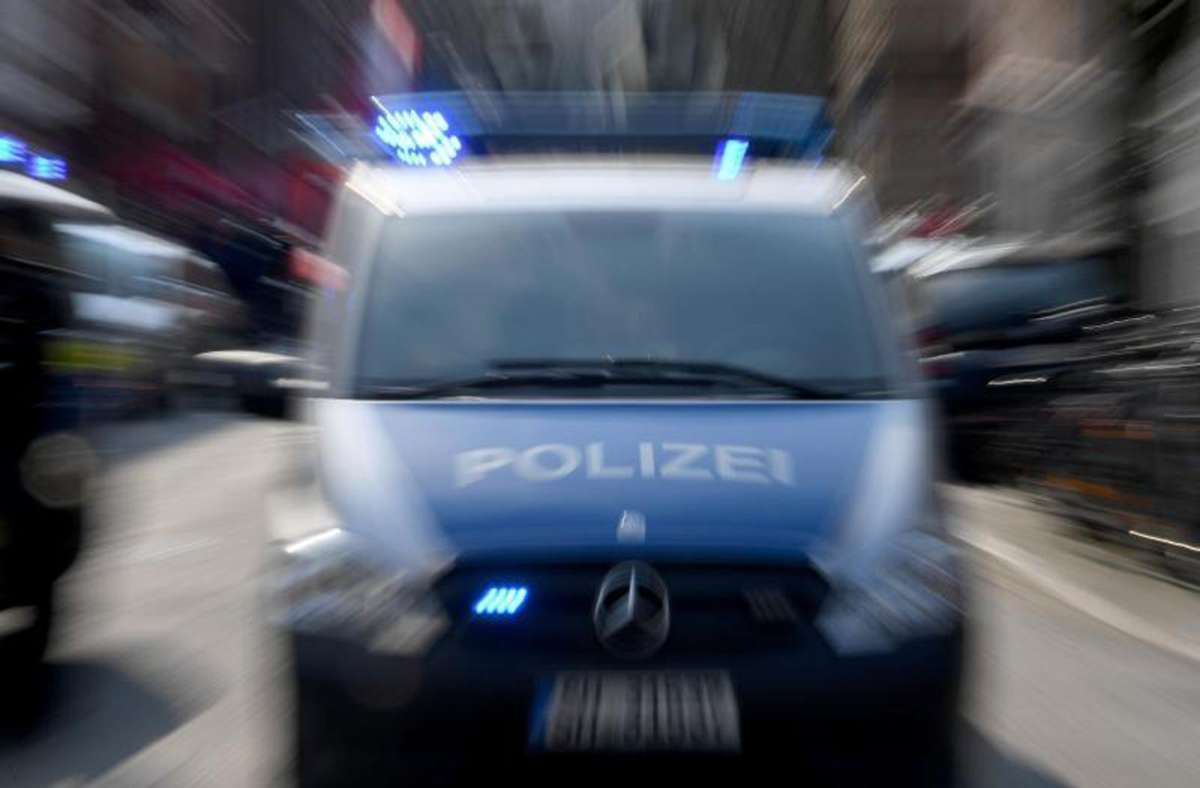 Verfolgungsjagd von Stuttgart nach Esslingen: 26-Jähriger baut auf Flucht vor Polizei wohl mehrere Unfälle