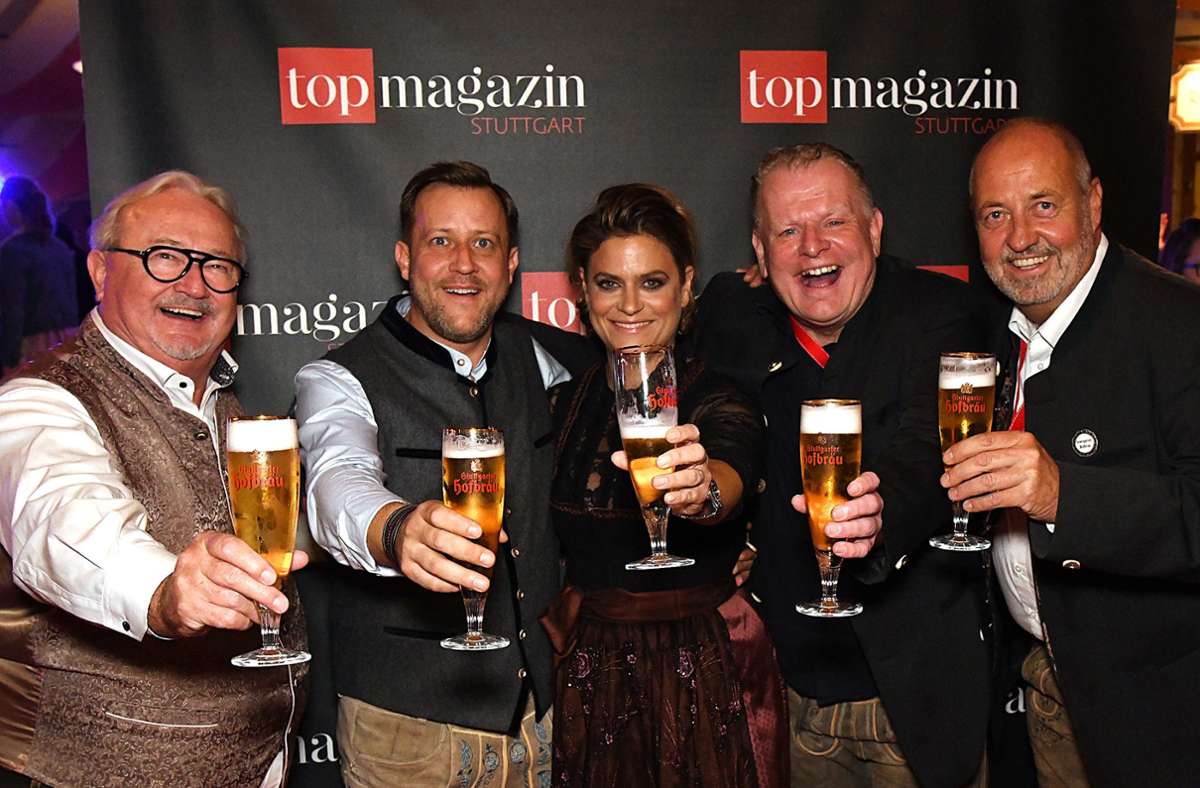Die neue „Top-Magazin“-Chefin Kirsi Fee Wilhelm (Mitte) serviert lieber Bier statt Champagner beim Volksfest.