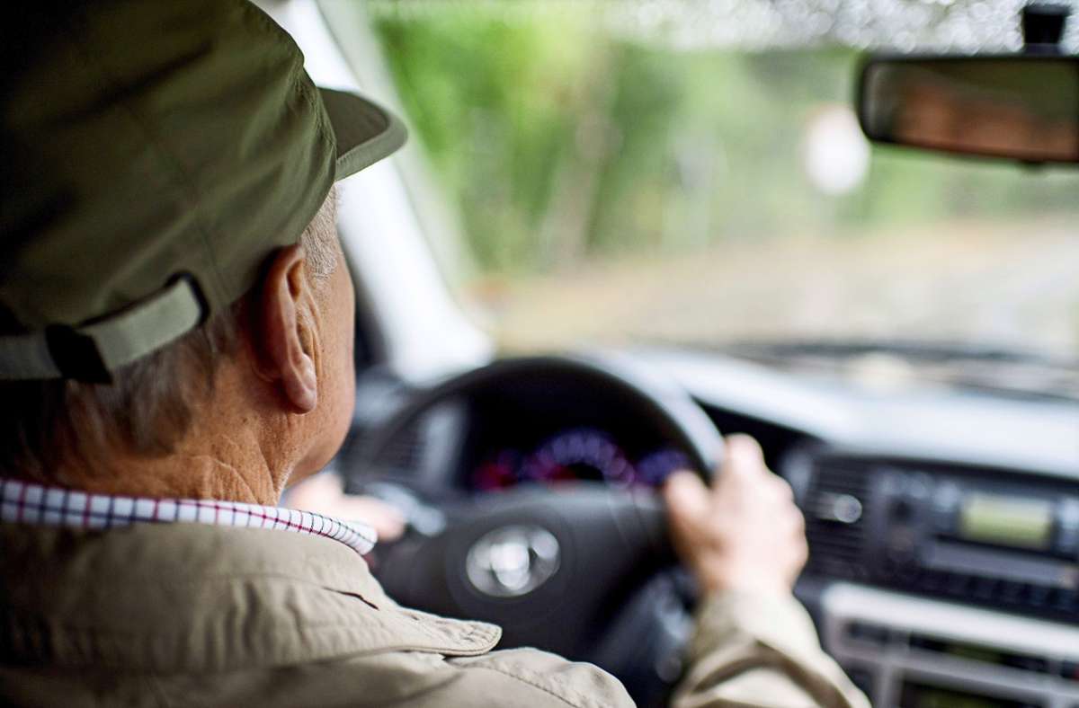 Das eigene Auto  garantiert  älteren Menschen oft die Mobilität. Foto: dpa/Wolfram Kastl