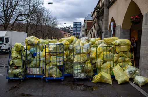 Bei der Abfuhr des gelben Sacks kommt es zu Verzögerungen. Foto: Lichtgut/Leif Piechowski