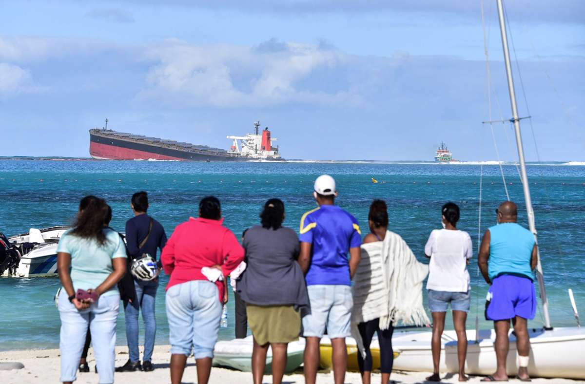 Vor Mauritius: Frachter verliert Öl –  Umweltkatastrophe droht